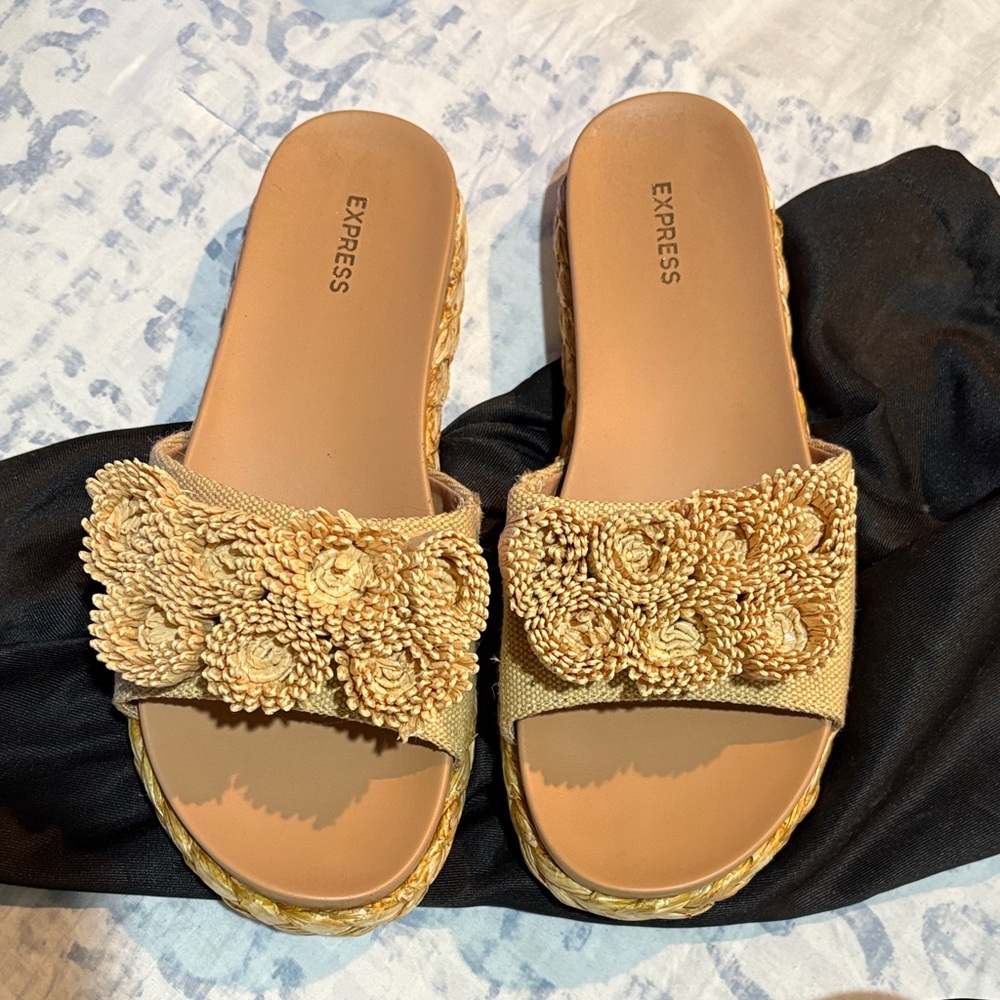 Express Women's Gold Floral Slide Sandals